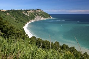 italy-marche-portonovo-beach-174175898